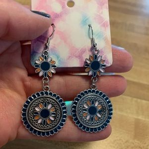 💥3 for $10 💥 Dangling Earrings